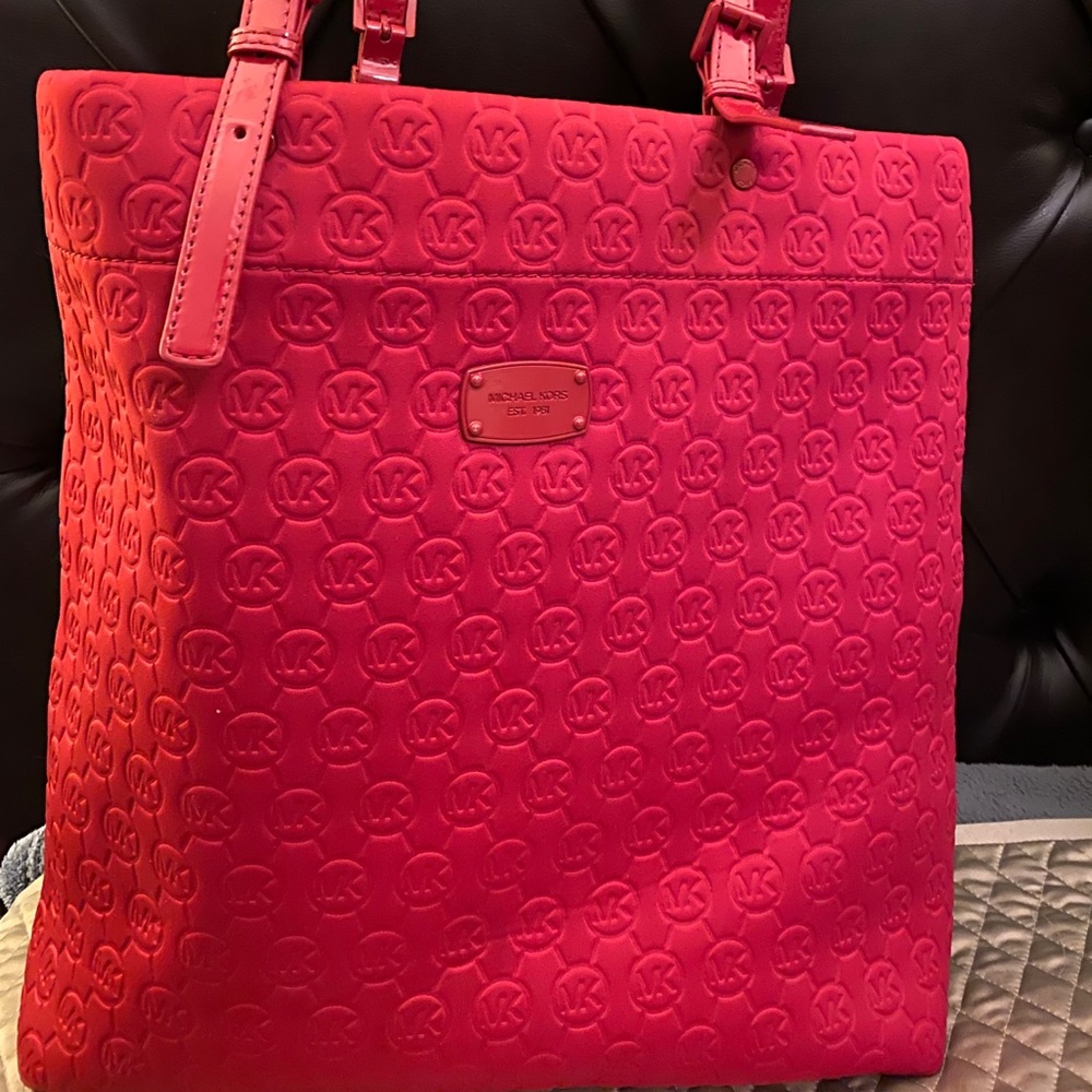 Michael Kors Red Jet Set Tote Style
